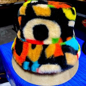 Fur bucket hat